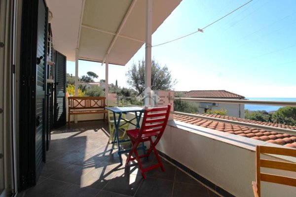 casa indipendente in vendita a Vibonati in zona Villammare