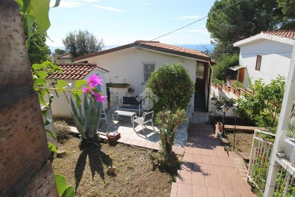casa indipendente in vendita a Vibonati in zona Villammare