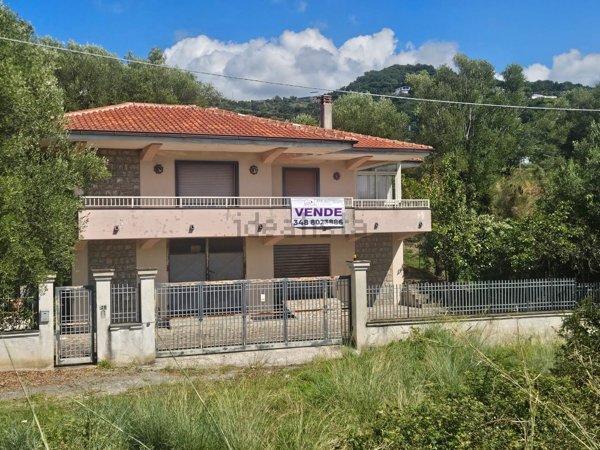 casa indipendente in vendita a Vibonati in zona Villammare