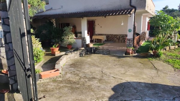 casa indipendente in vendita a Vibonati in zona Villammare