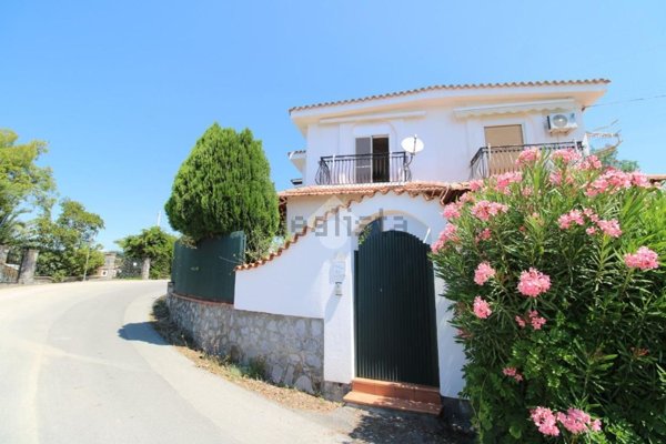 casa semindipendente in vendita a Vibonati in zona Villammare