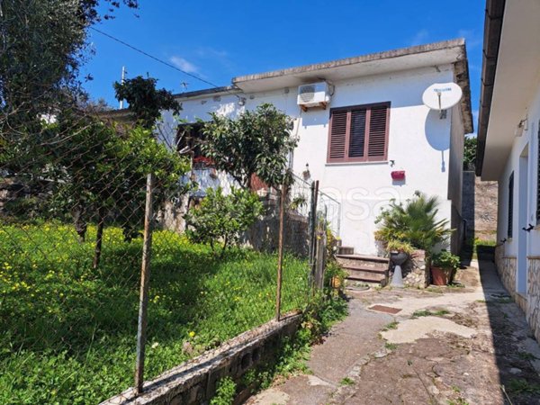 casa indipendente in vendita a Vibonati in zona Villammare