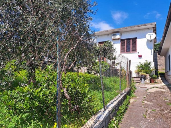casa indipendente in vendita a Vibonati in zona Villammare