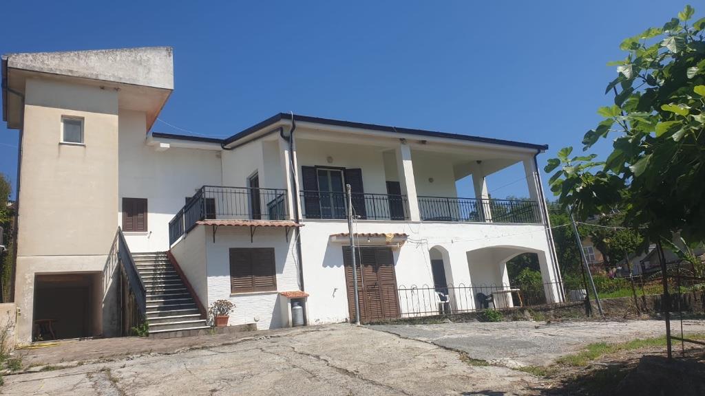casa indipendente in vendita a Vibonati in zona Villammare
