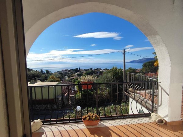 casa indipendente in vendita a Vibonati in zona Villammare