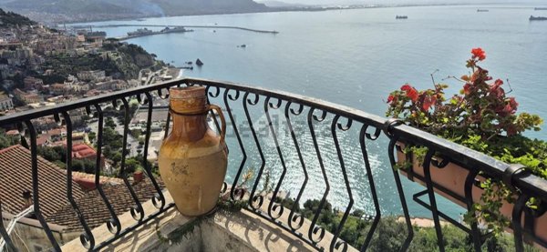 appartamento in vendita a Vietri sul Mare in zona Raito