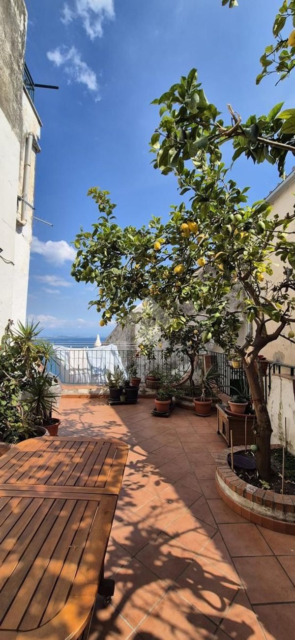 appartamento in vendita a Vietri sul Mare in zona Marina