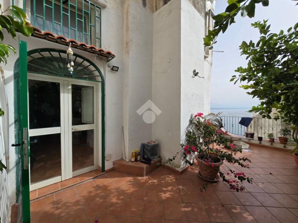 appartamento in vendita a Vietri sul Mare in zona Marina