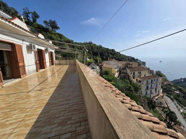 appartamento in vendita a Vietri sul Mare in zona Albori