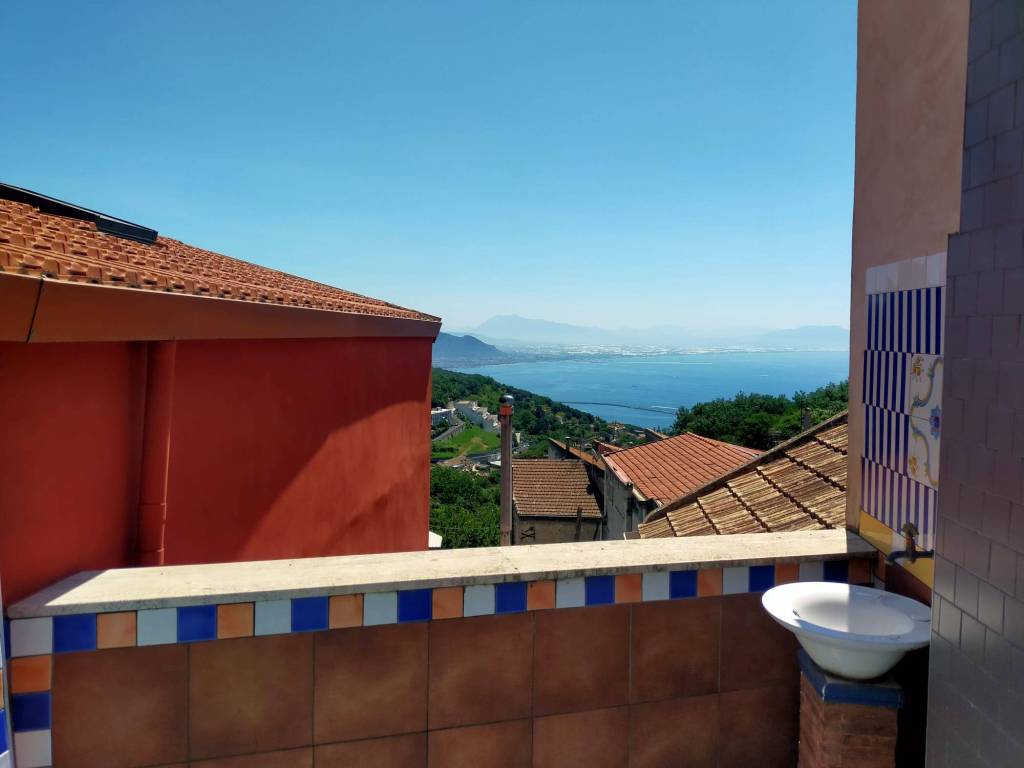 appartamento in vendita a Vietri sul Mare in zona Dragonea