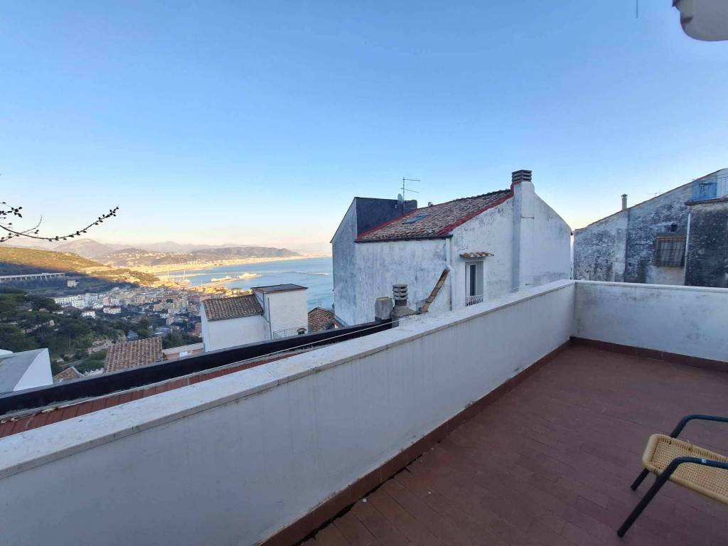 appartamento in vendita a Vietri sul Mare in zona Raito