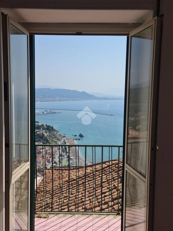 appartamento in vendita a Vietri sul Mare in zona Raito