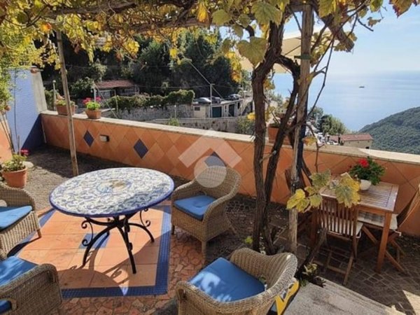 appartamento in vendita a Vietri sul Mare in zona Albori