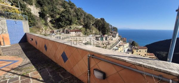 appartamento in vendita a Vietri sul Mare in zona Albori