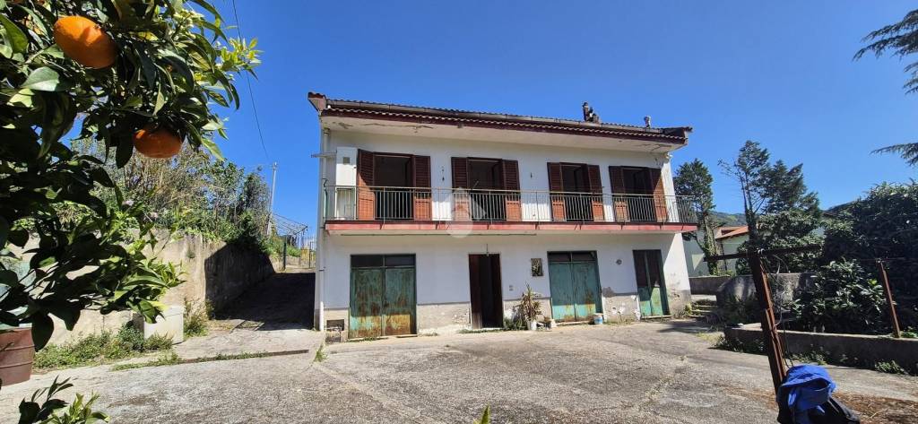 appartamento in vendita a Vietri sul Mare in zona Dragonea