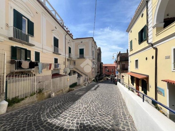 appartamento in vendita a Vietri sul Mare in zona Marina