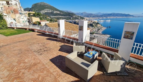 casa indipendente in vendita a Vietri sul Mare in zona Raito