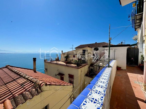 appartamento in vendita a Vietri sul Mare in zona Raito