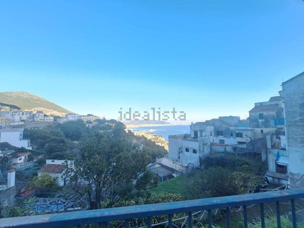 appartamento in vendita a Vietri sul Mare in zona Raito