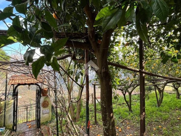 casa indipendente in vendita a Vietri sul Mare in zona Dragonea