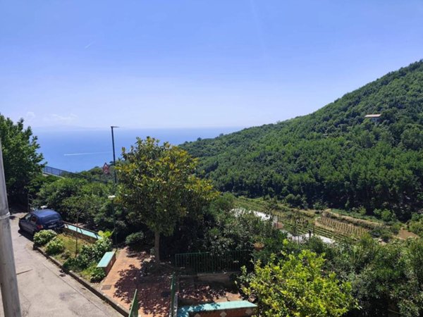 appartamento in vendita a Vietri sul Mare in zona Dragonea