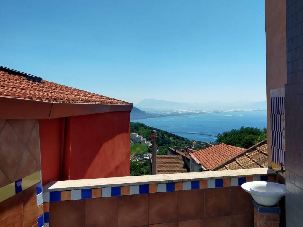 appartamento in vendita a Vietri sul Mare in zona Dragonea