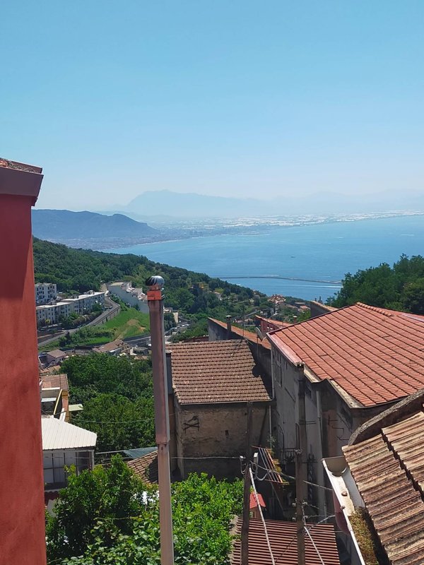 appartamento in vendita a Vietri sul Mare in zona Dragonea