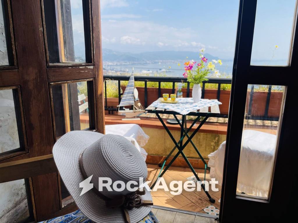 casa indipendente in vendita a Vietri sul Mare in zona Raito