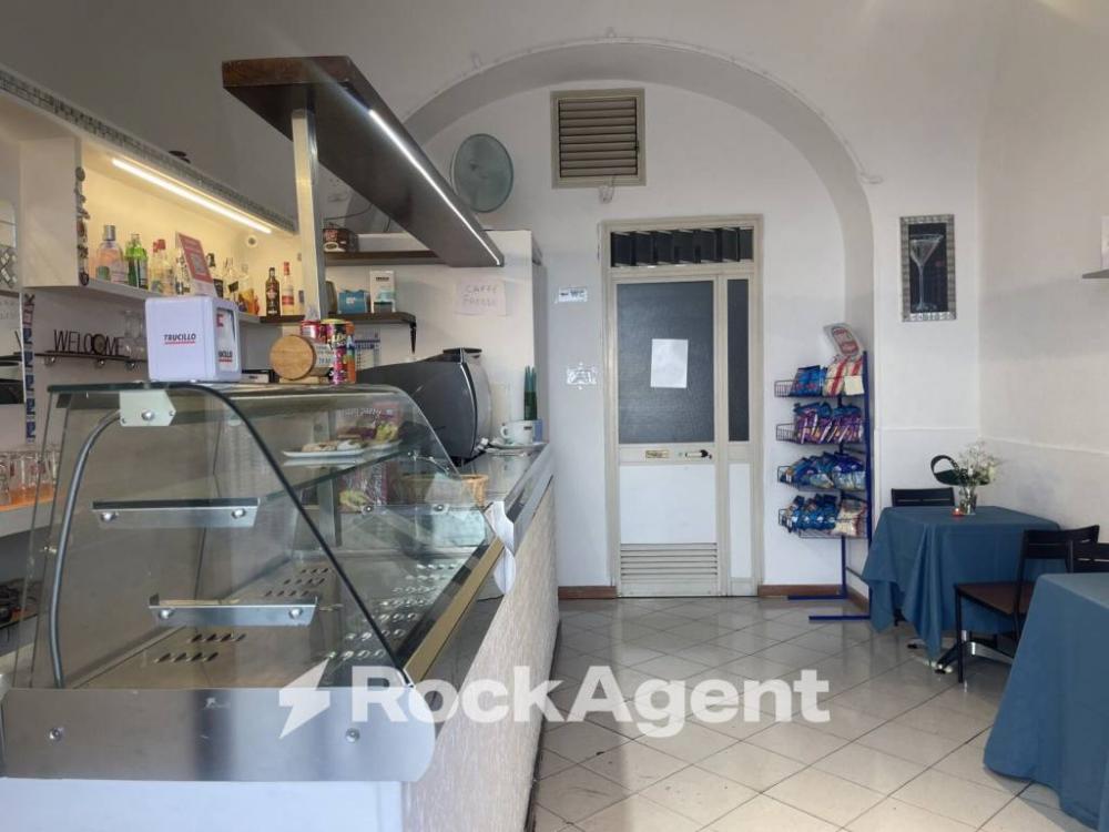 negozio in vendita a Vietri sul Mare in zona Raito
