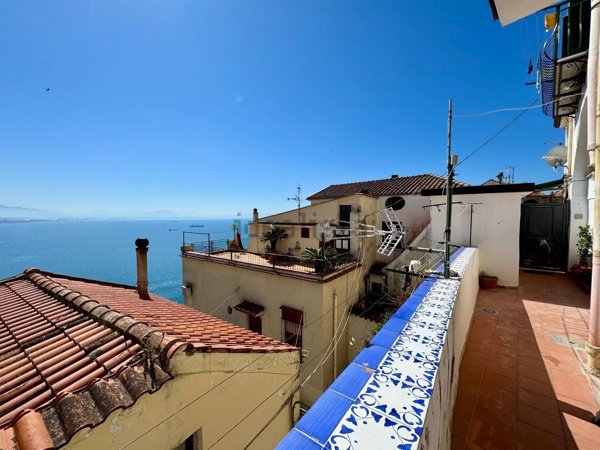 appartamento in vendita a Vietri sul Mare in zona Raito