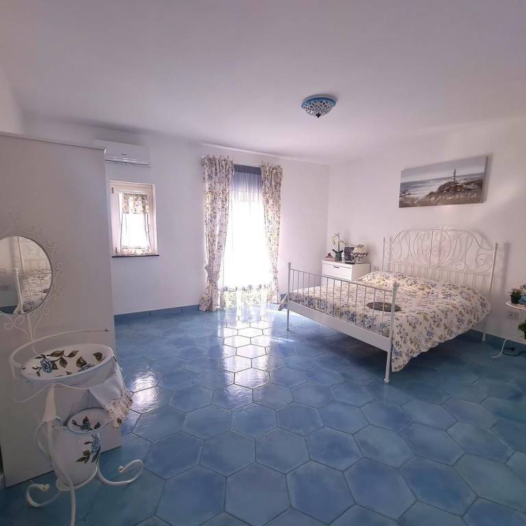 appartamento in vendita a Vietri sul Mare