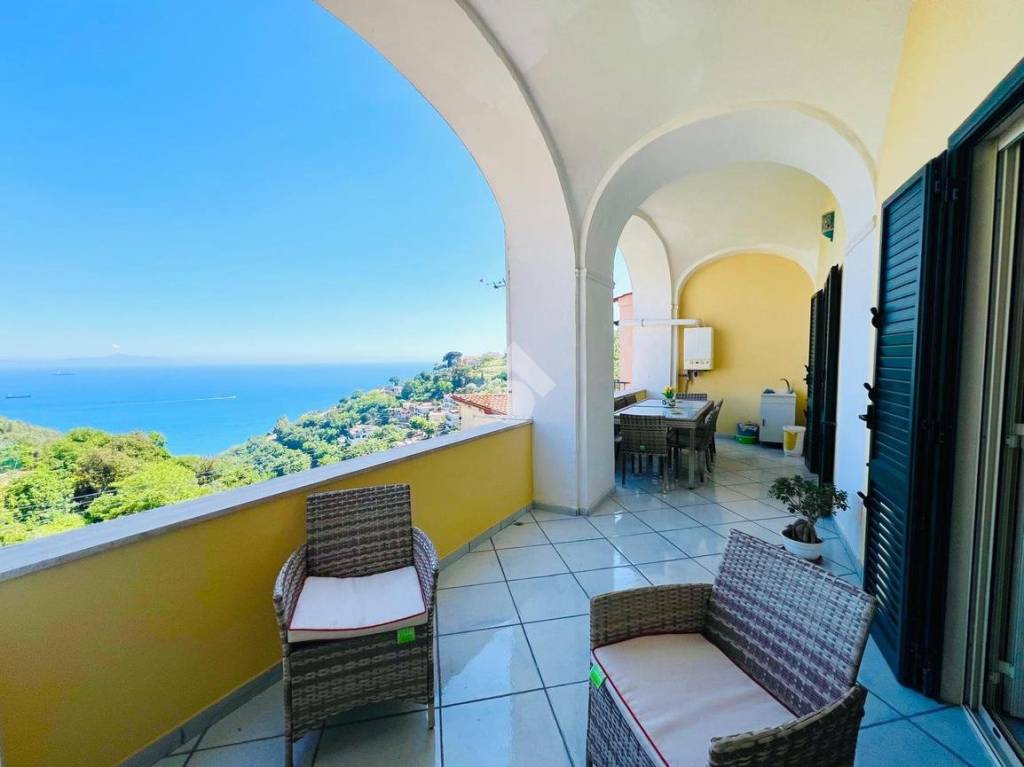 appartamento in vendita a Vietri sul Mare in zona Benincasa
