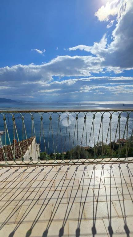 appartamento in vendita a Vietri sul Mare in zona Raito