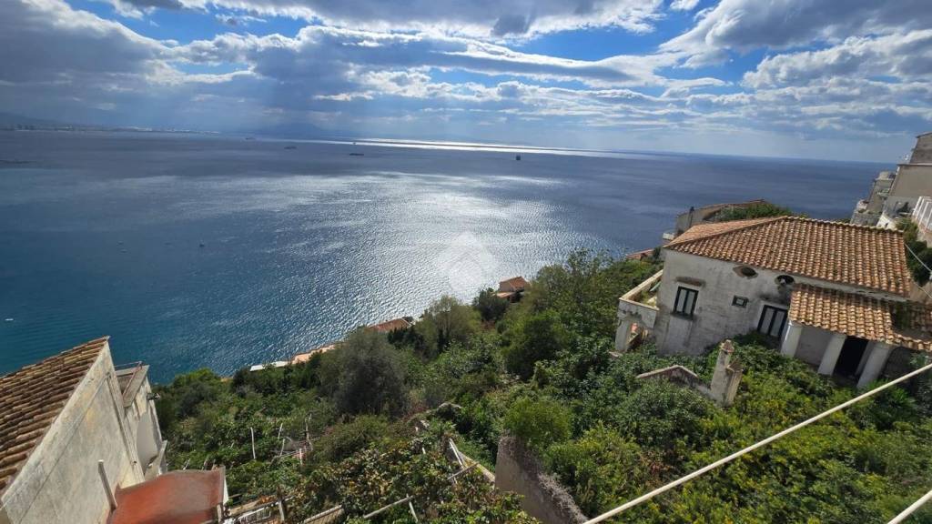 appartamento in vendita a Vietri sul Mare in zona Raito