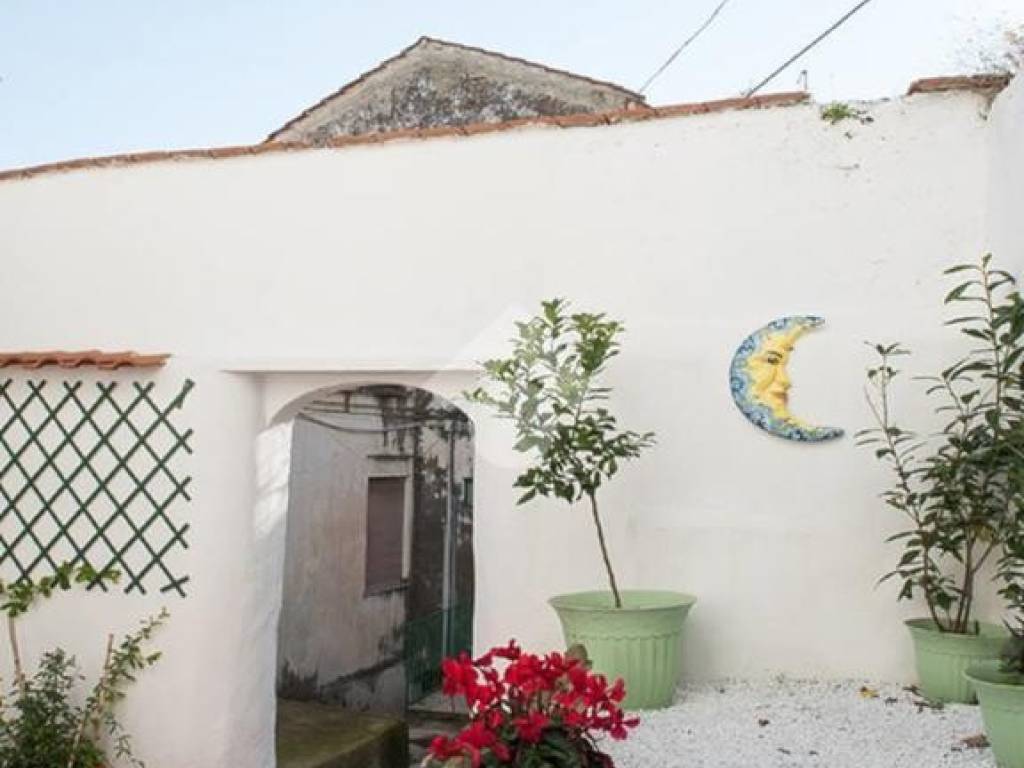 appartamento in vendita a Vietri sul Mare in zona Raito