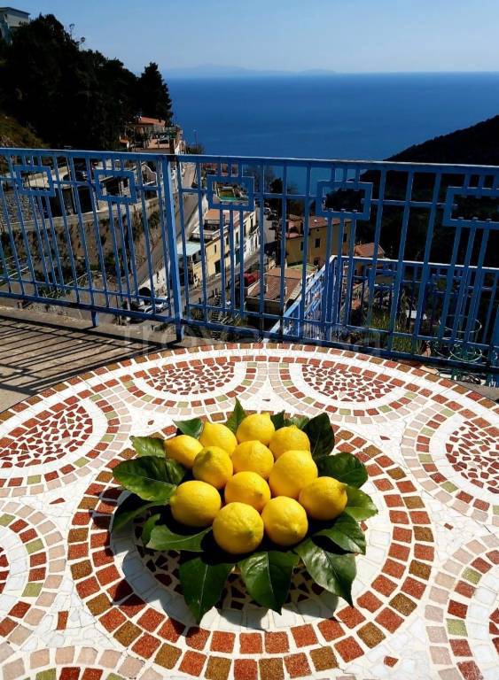 appartamento in vendita a Vietri sul Mare in zona Albori