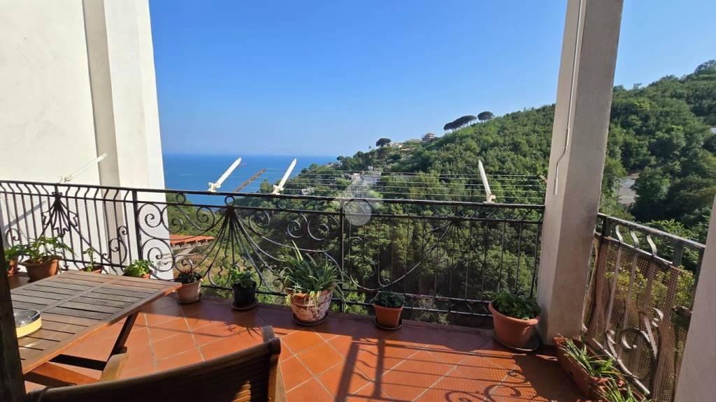 casa indipendente in vendita a Vietri sul Mare in zona Benincasa