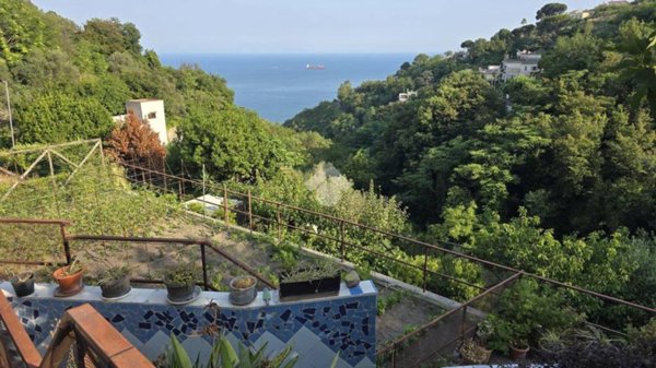 casa indipendente in vendita a Vietri sul Mare in zona Benincasa