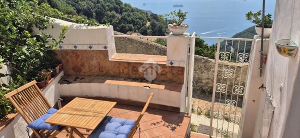 appartamento in vendita a Vietri sul Mare in zona Albori