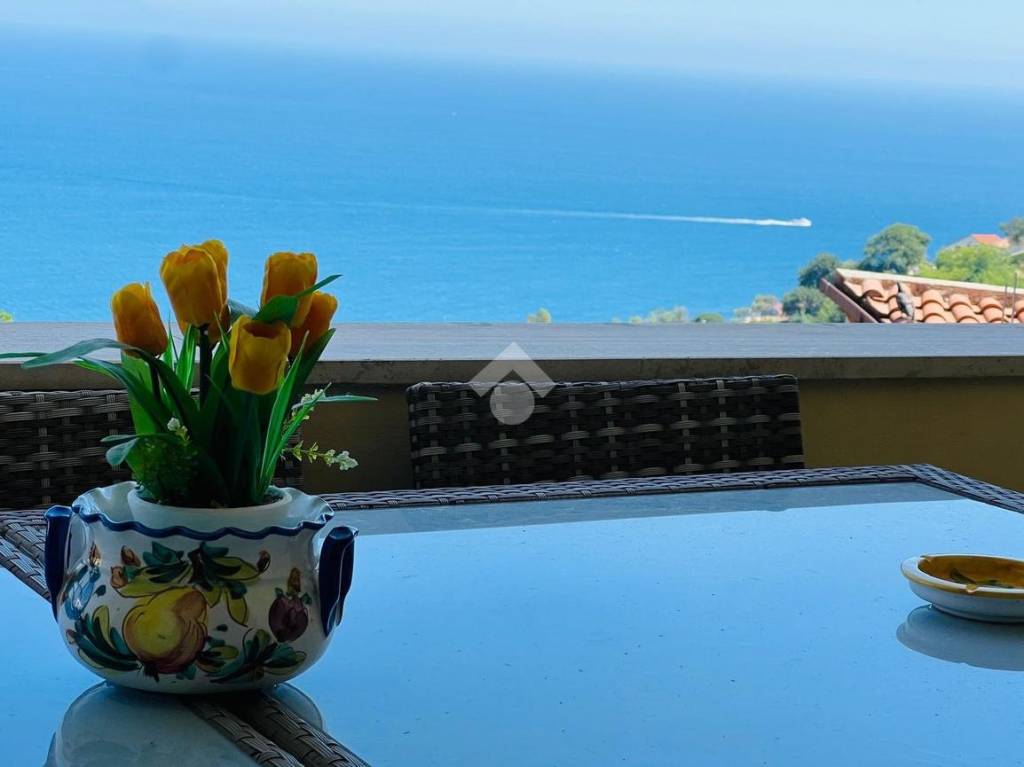 appartamento in vendita a Vietri sul Mare in zona Benincasa