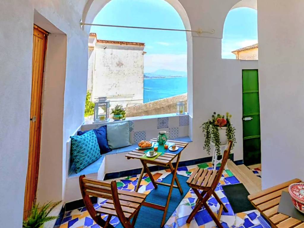 appartamento in vendita a Vietri sul Mare in zona Raito