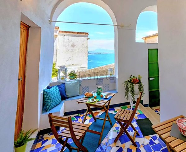 appartamento in vendita a Vietri sul Mare in zona Raito