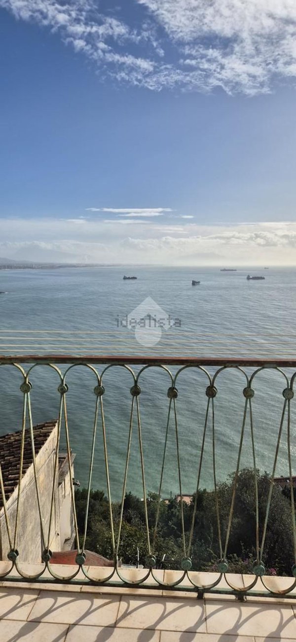 appartamento in vendita a Vietri sul Mare in zona Raito