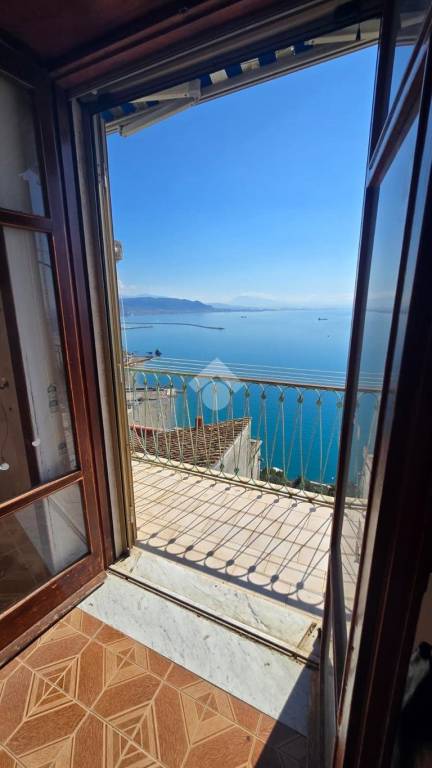 appartamento in vendita a Vietri sul Mare in zona Raito