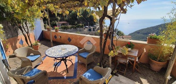 appartamento in vendita a Vietri sul Mare in zona Albori