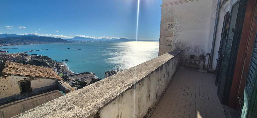 appartamento in vendita a Vietri sul Mare in zona Raito