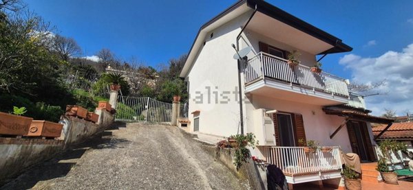 casa indipendente in vendita a Vietri sul Mare in zona Dragonea