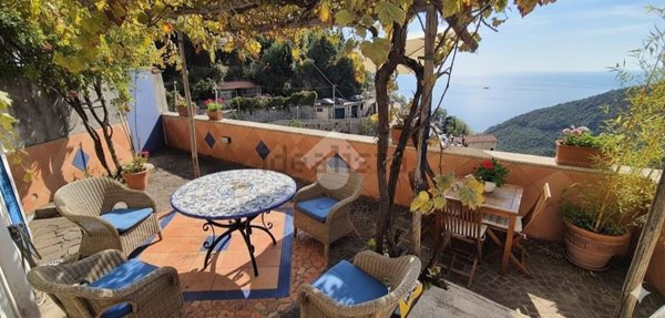 appartamento in vendita a Vietri sul Mare in zona Albori