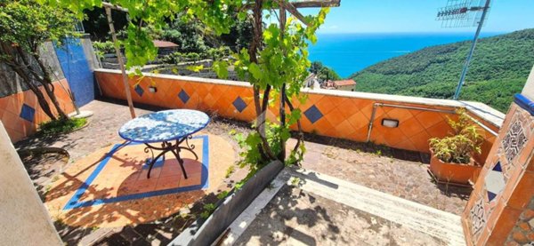appartamento in vendita a Vietri sul Mare in zona Albori