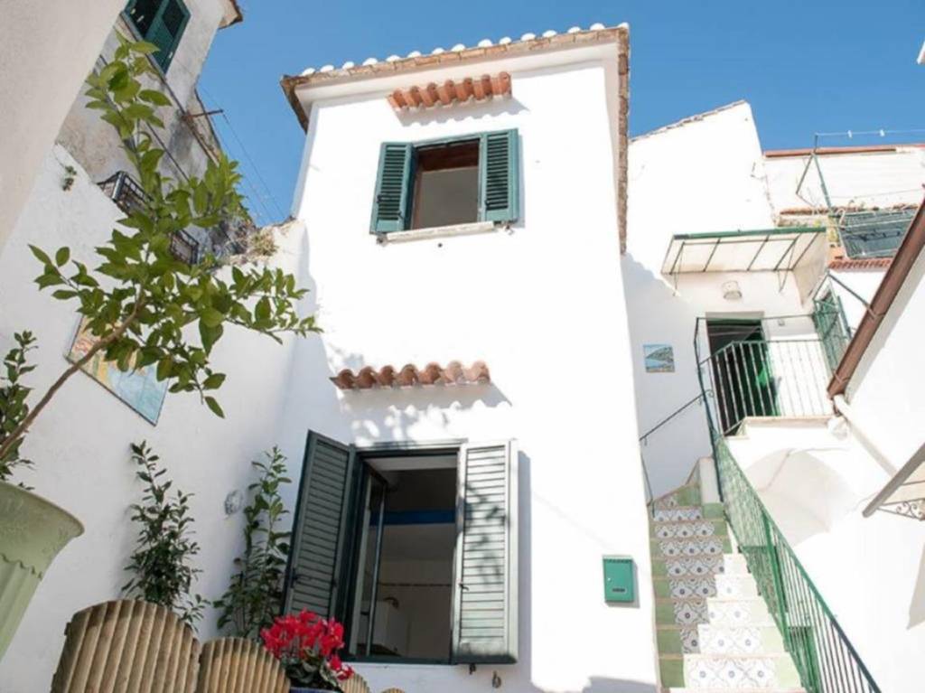 appartamento in vendita a Vietri sul Mare in zona Raito